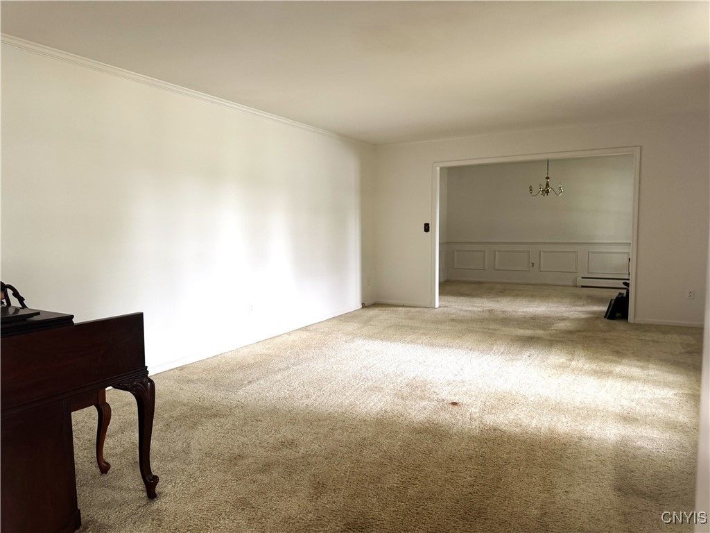 Empty room, Interior