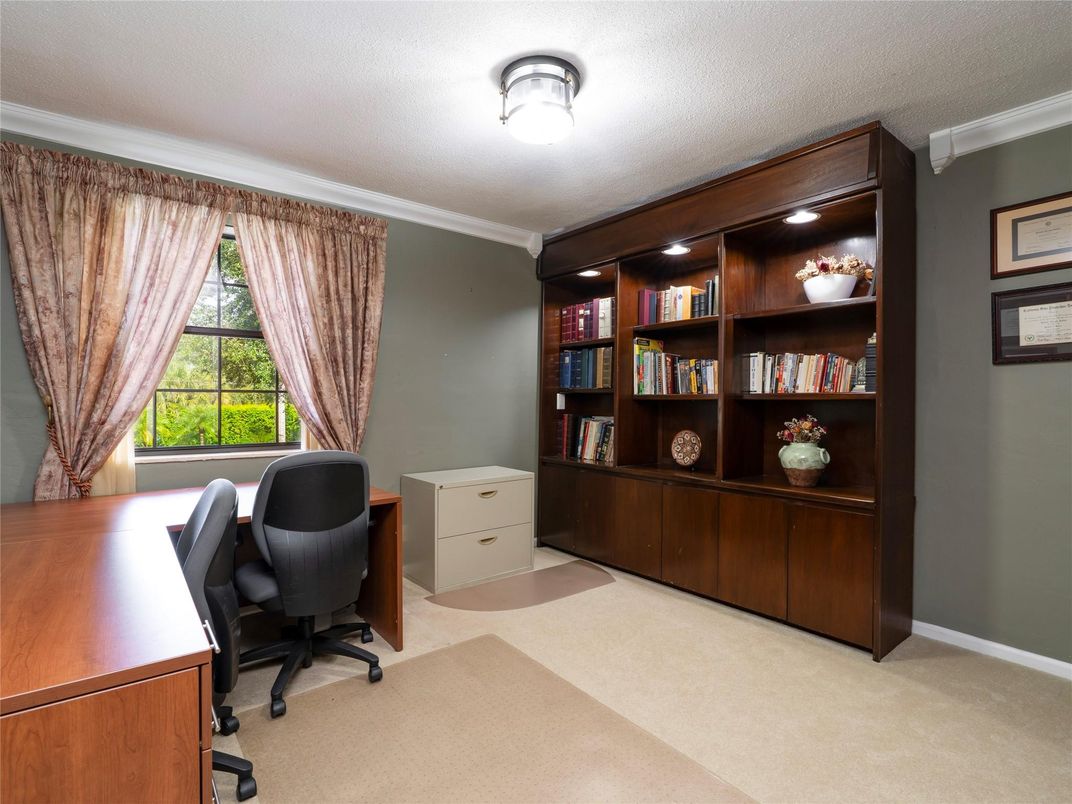 Home Office, Interior
