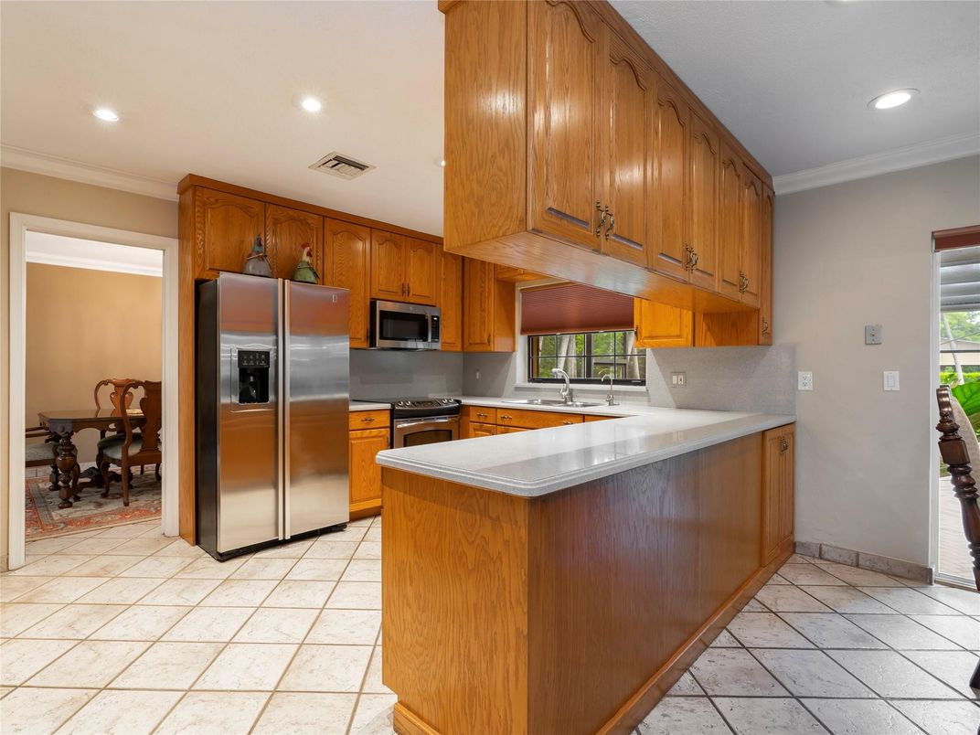 Dining room, Interior, Kitchen, Recessed Lighting, Stainless Steel Appliances