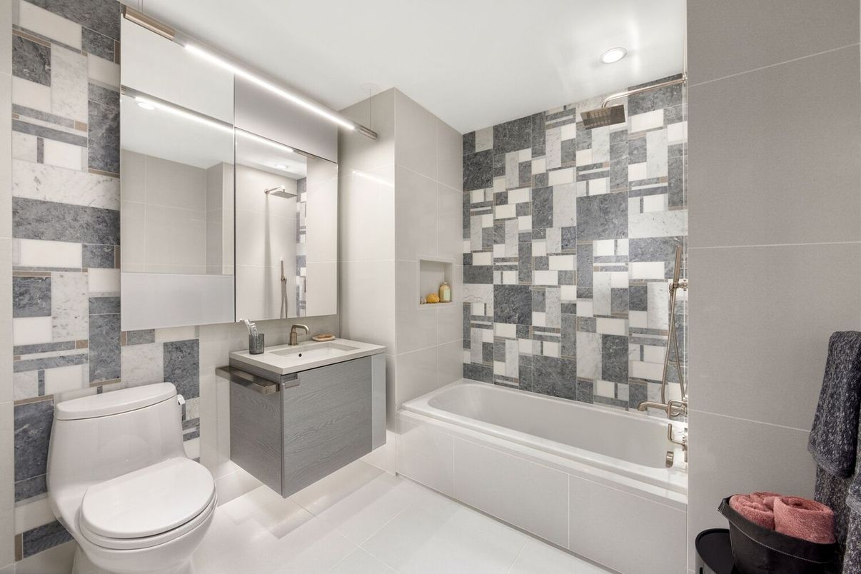 Bathroom, Interior, Recessed Lighting