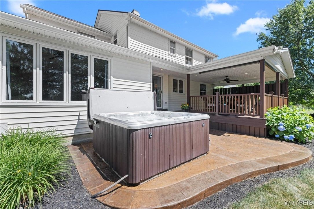 Exterior, Hot Tub