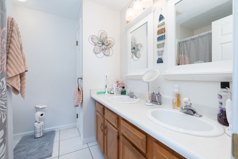 Bathroom, Dual Sink Vanities, Interior, Recessed Lighting