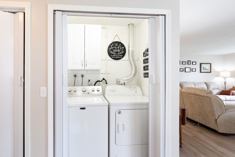 Interior, Utility Closets, Washer, Wood Texture Flooring