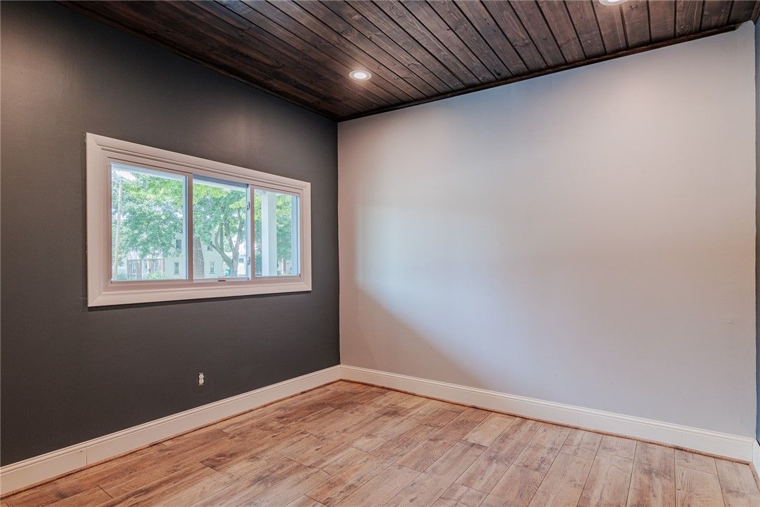 Empty room, Interior, Recessed Lighting, Wooden Ceilings, Wood Texture Flooring