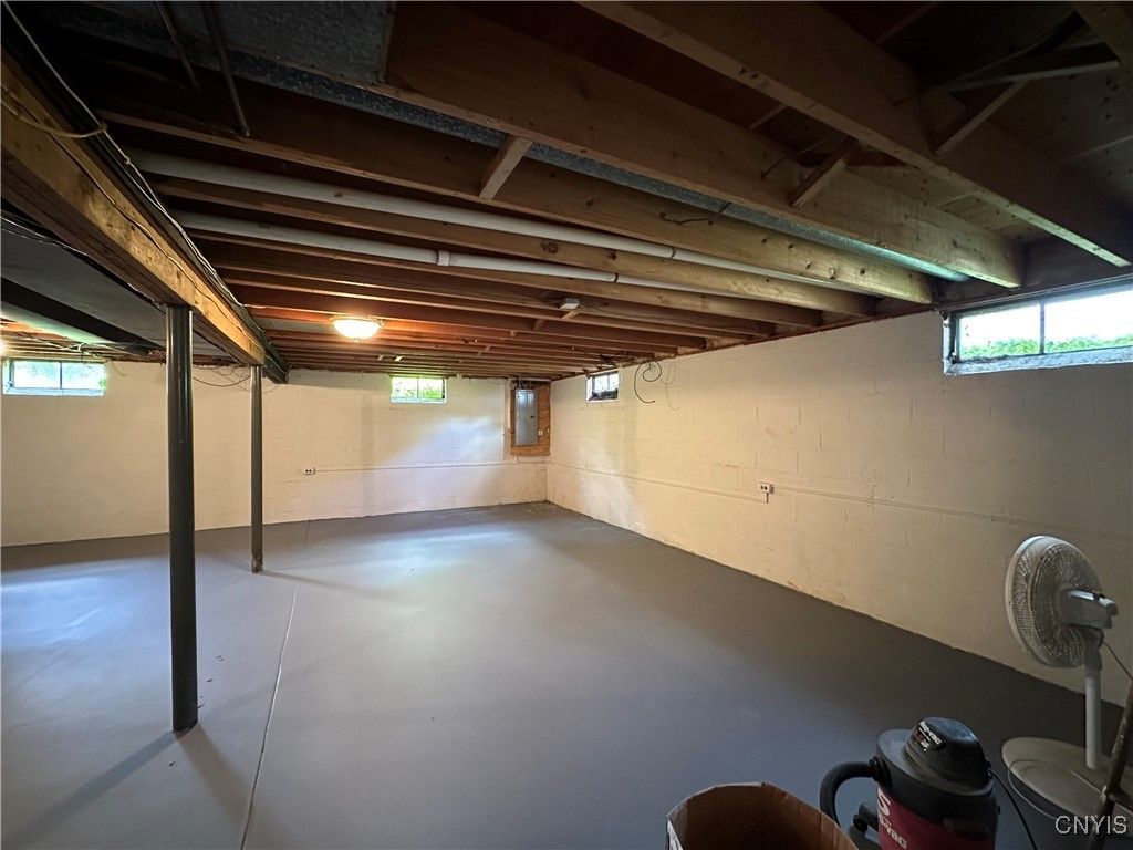 Garage, Interior, Wooden Beams