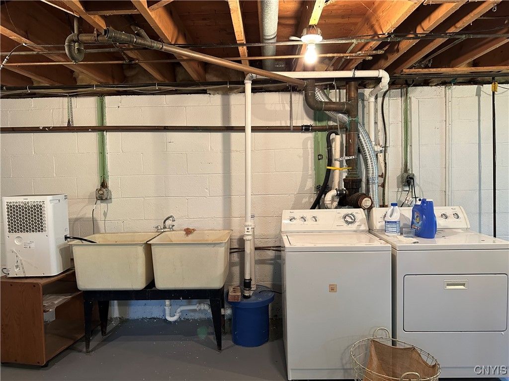Interior, Washer, Wooden Beams