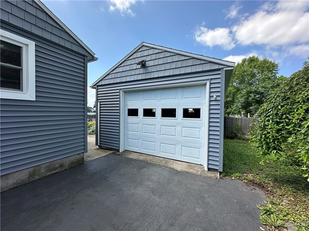 Detached Garage, Exterior