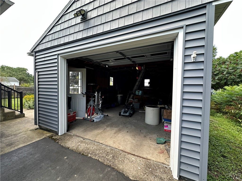 Detached Garage, Exterior