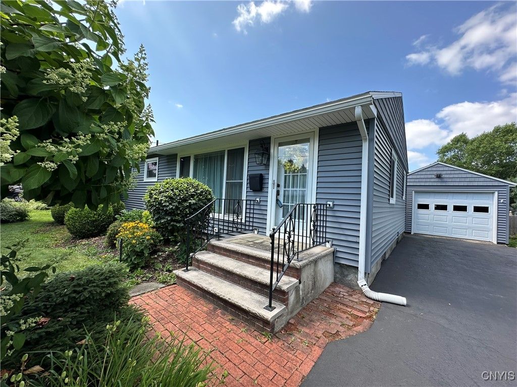 Detached Garage, Exterior