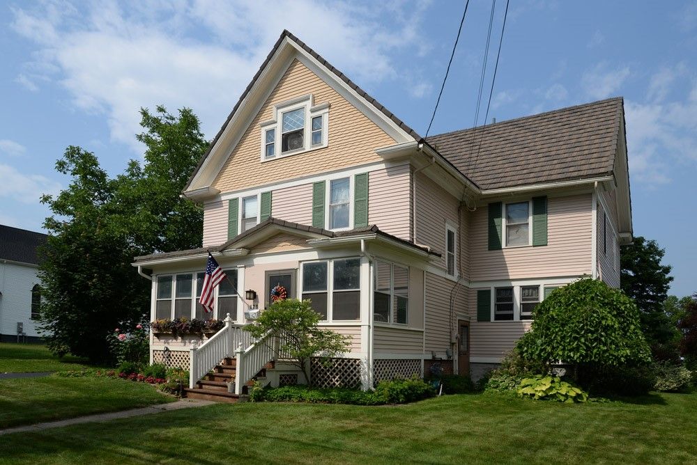 Exterior, Facade, Queen Anne Victorian