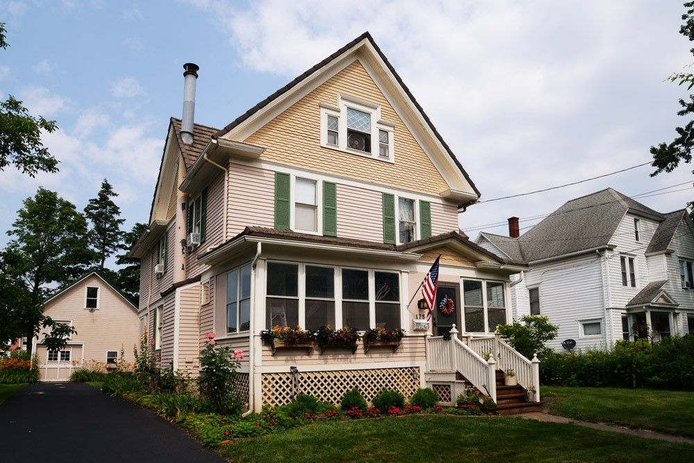 Exterior, Facade, Queen Anne Victorian