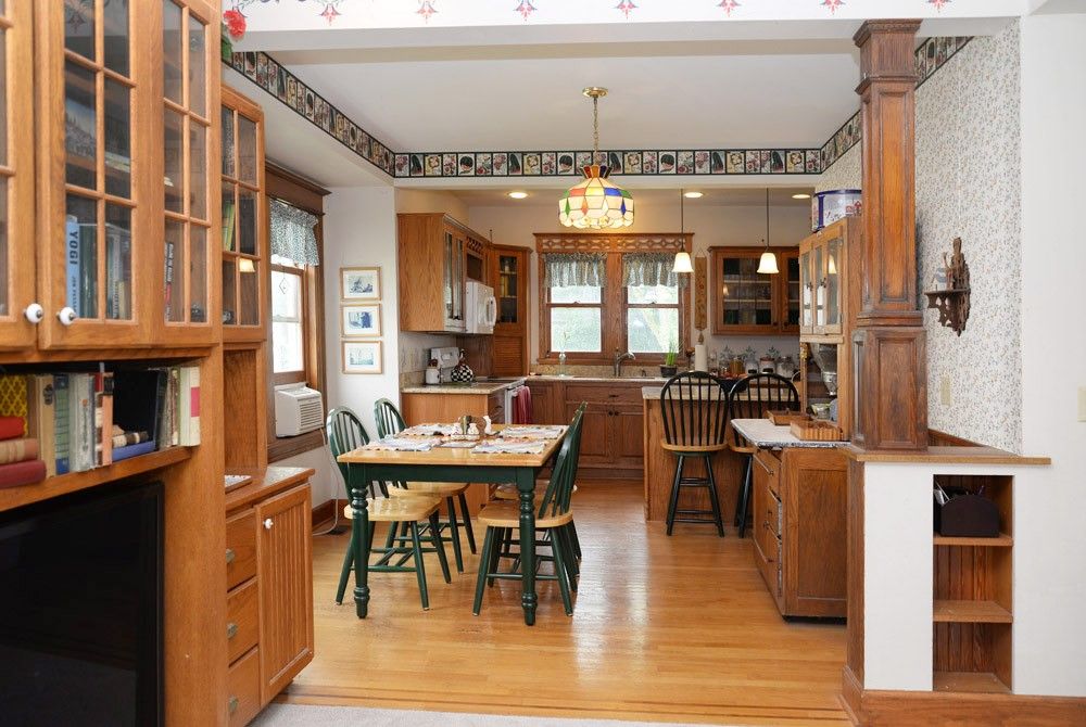Dining room, Interior, Kitchen, Pendant Lights, Recessed Lighting, Wood Texture Flooring