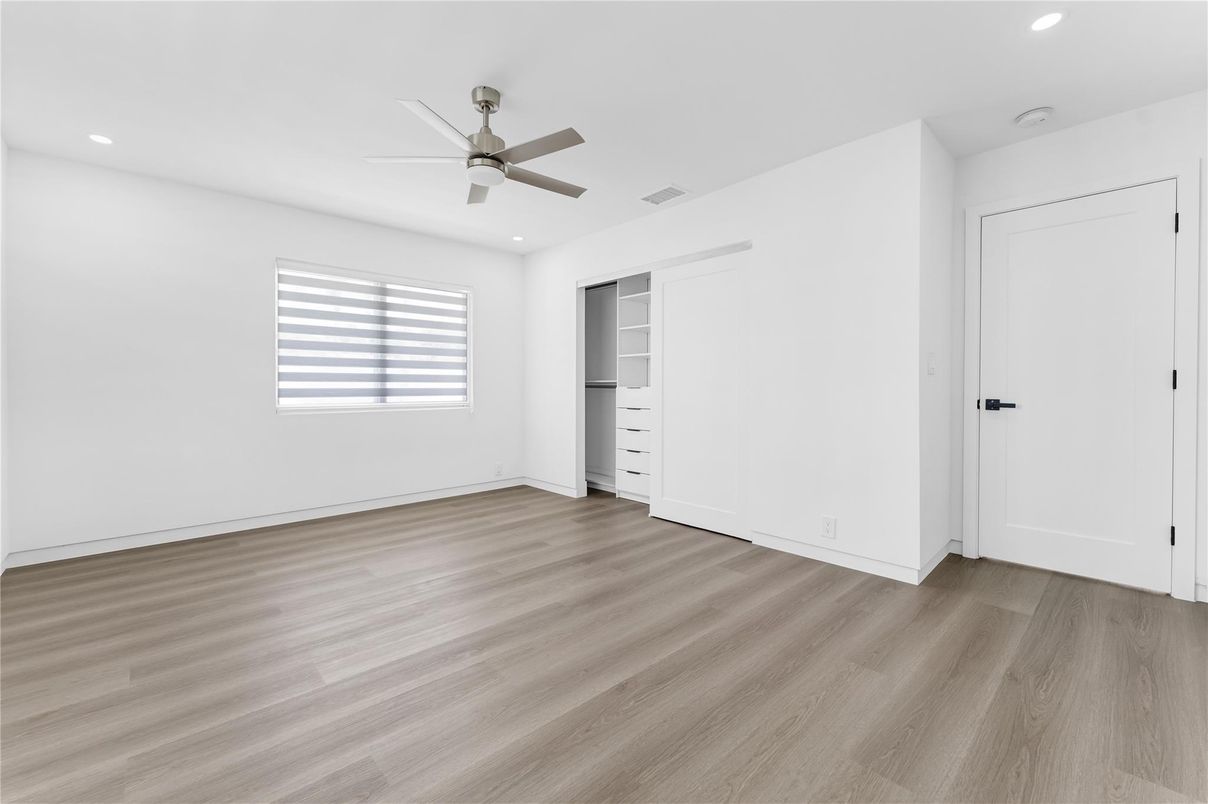 Empty room, Interior, Recessed Lighting, Wood Texture Flooring