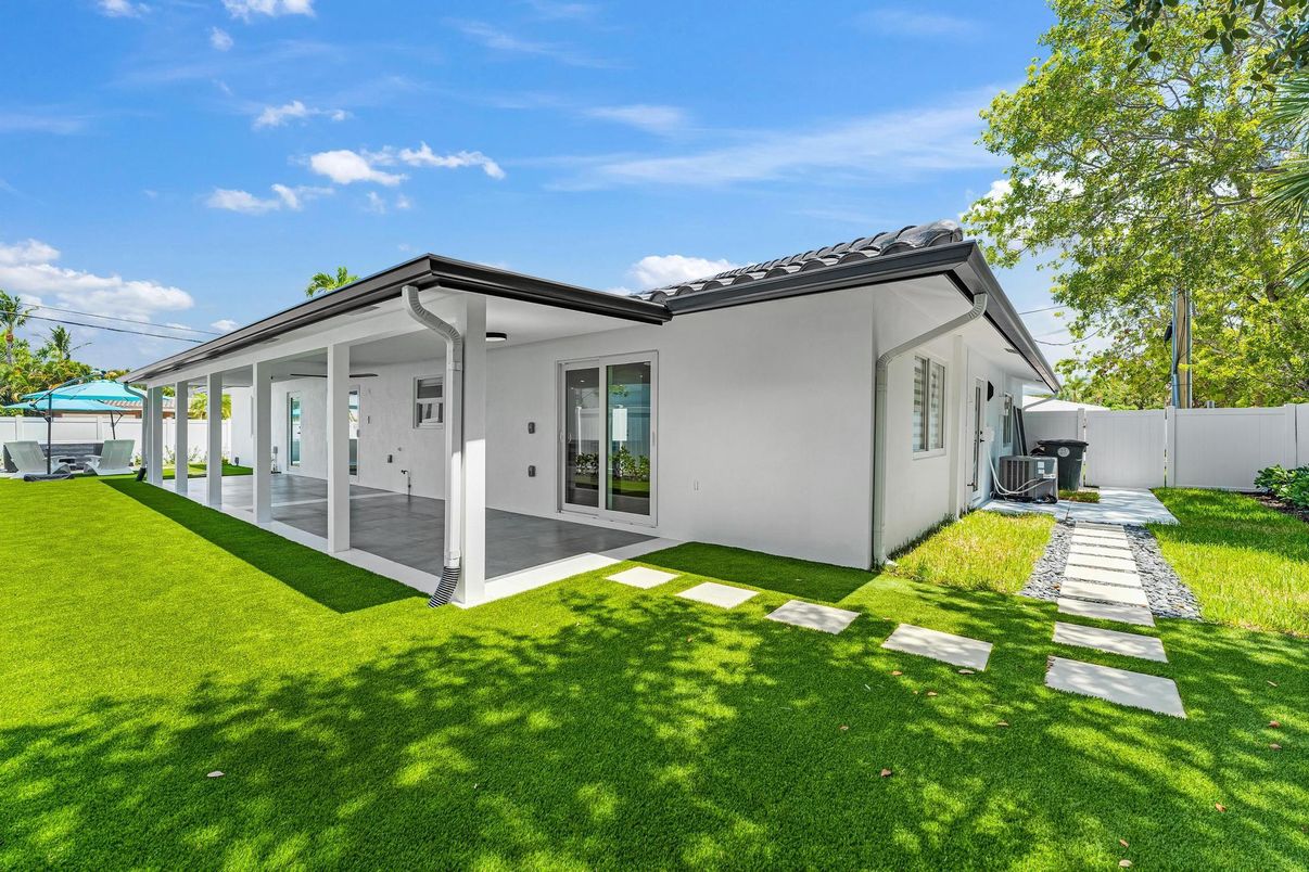 Backyard, Exterior