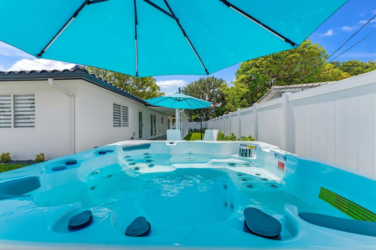 Exterior, Hot Tub