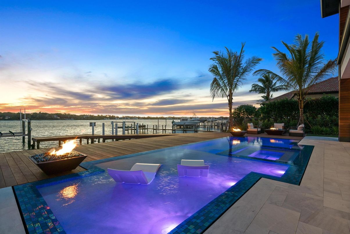Exterior, Pool, Water