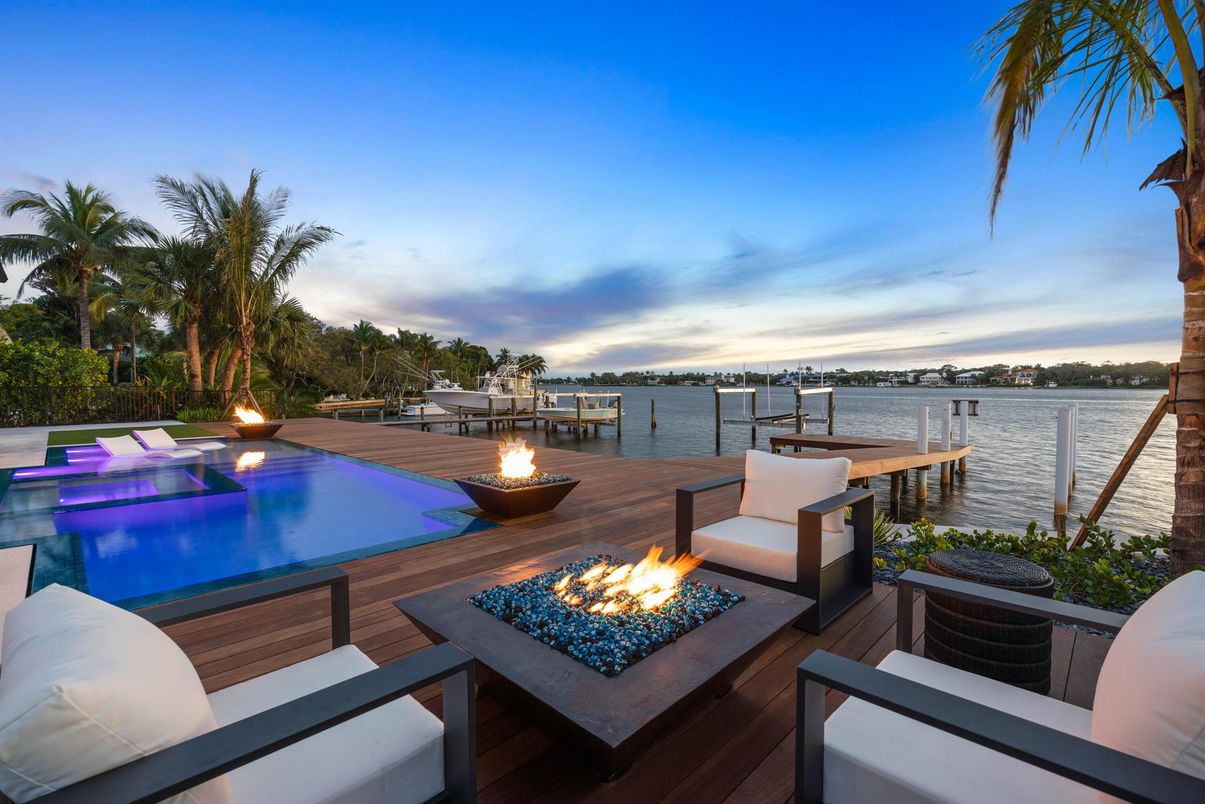 Exterior, Pool, Water