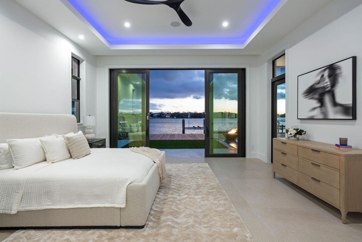 Bedroom, Interior, Recessed Lighting, Water