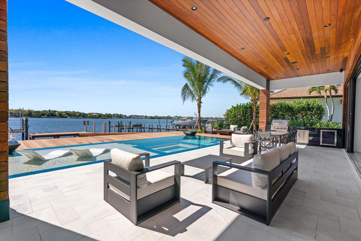 Exterior, Pool, Water