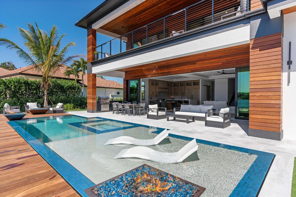 Exterior, Pool