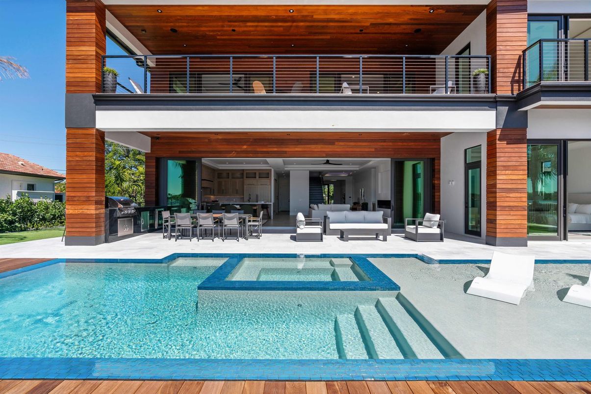 Exterior, Pool