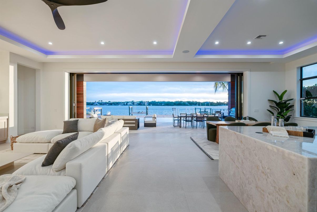 Dining room, Interior, Living room, Recessed Lighting, Water