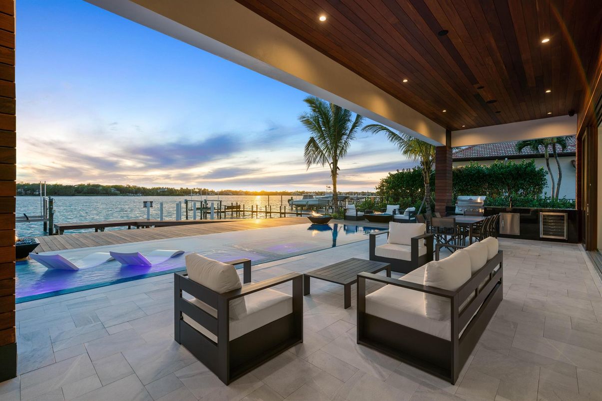 Exterior, Pool, Water