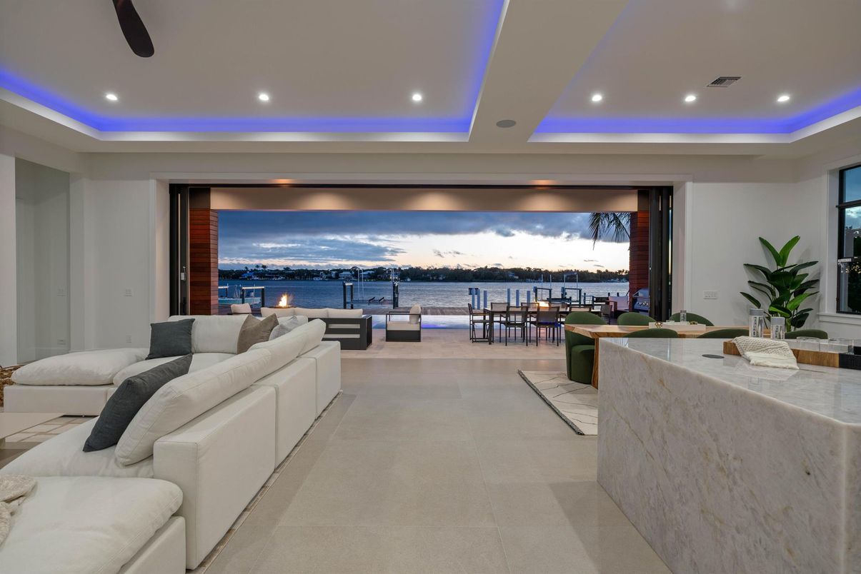 Dining room, Interior, Living room, Recessed Lighting, Water