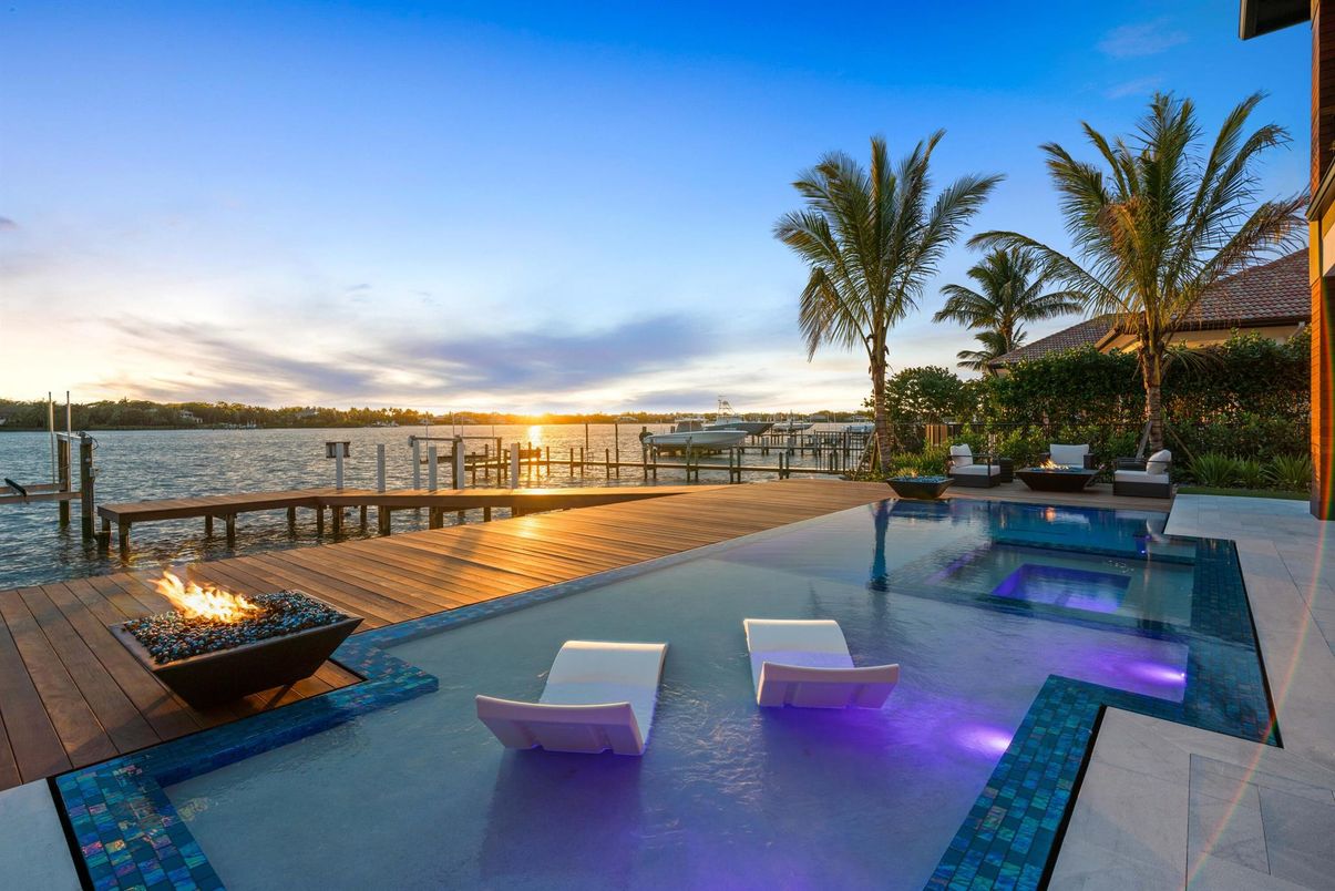 Exterior, Pool, Water