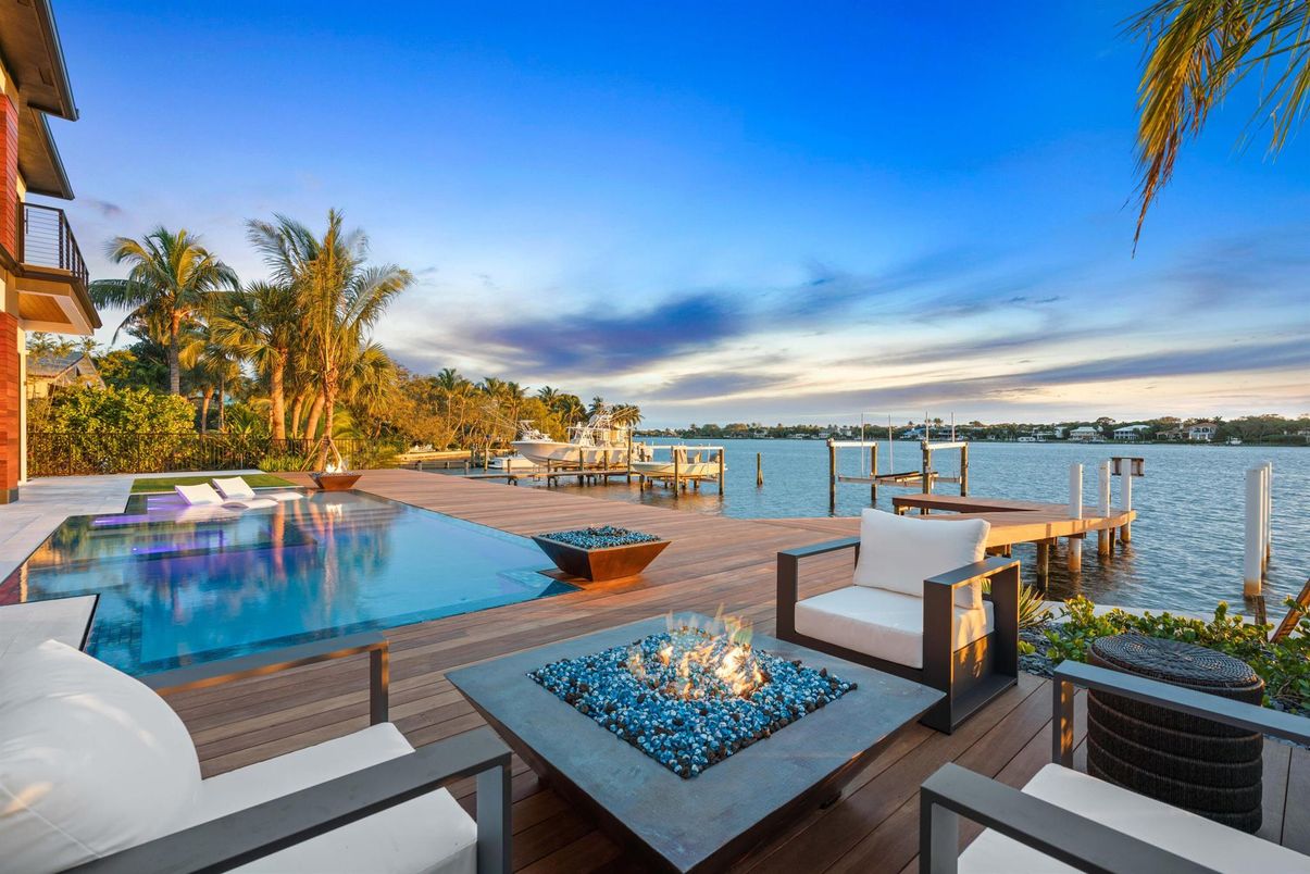 Exterior, Pool, Water
