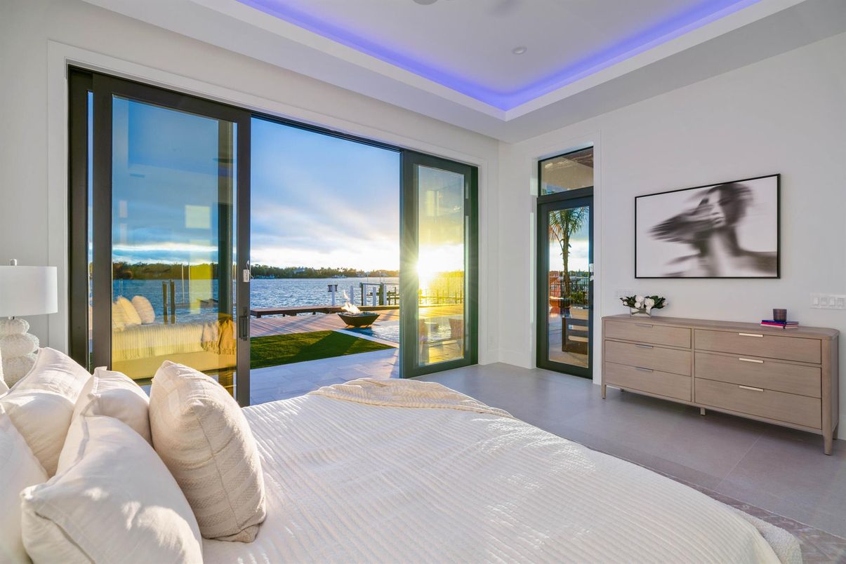 Bedroom, Interior, Water