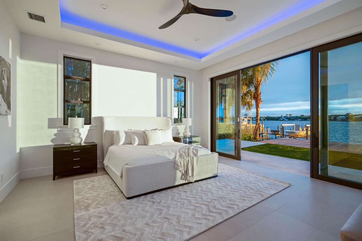 Bedroom, Interior, Water