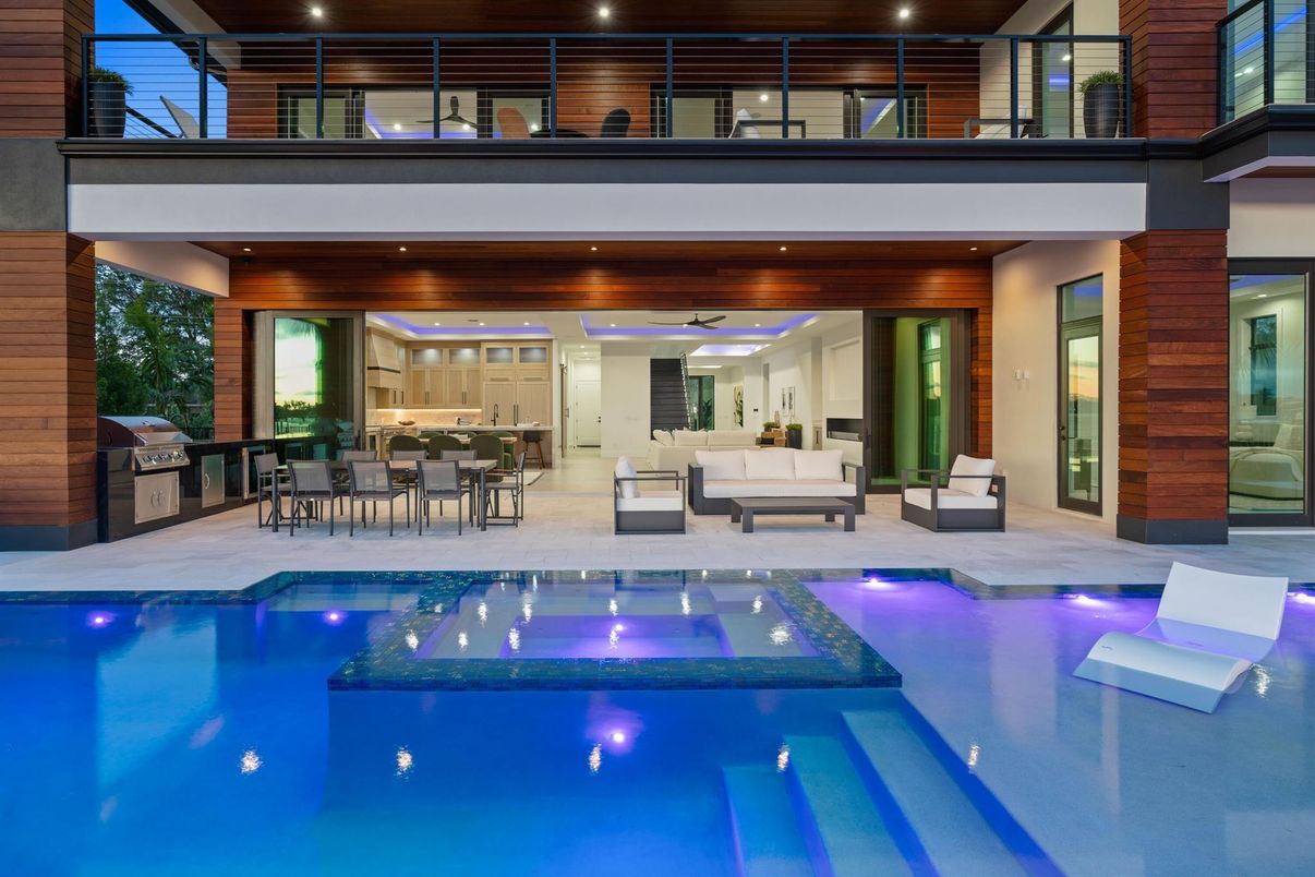 Exterior, Pool