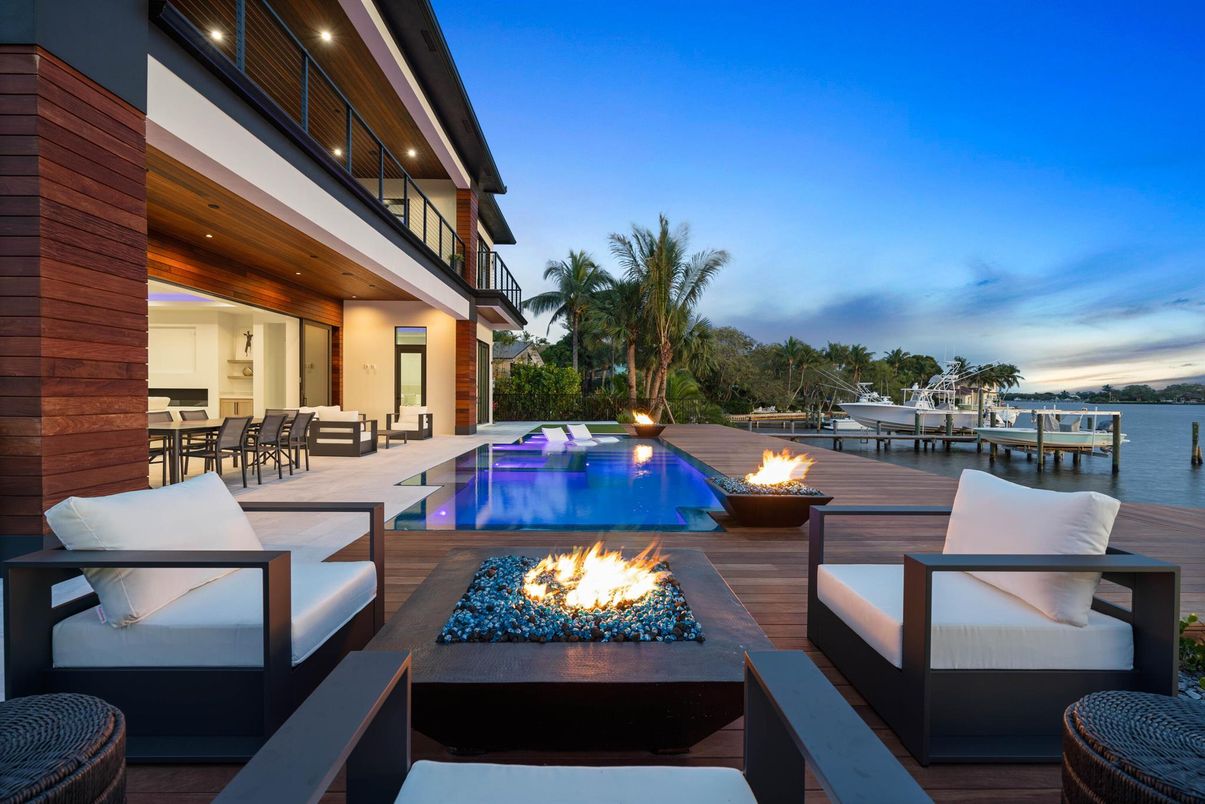 Exterior, Pool, Water