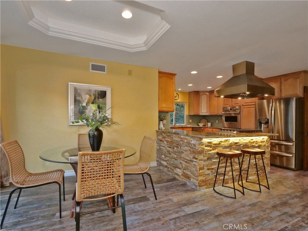 Dining room, Interior, Kitchen, Recessed Lighting, Stainless Steel Appliances