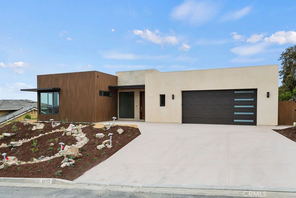 Attached, Exterior, Facade, Modern