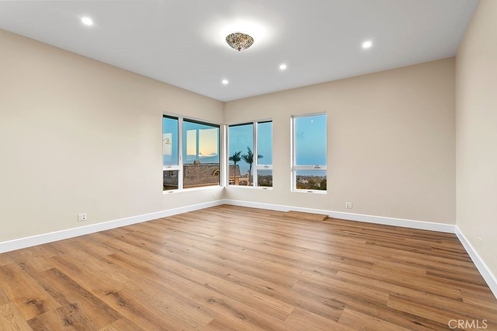 Empty room, Interior, Recessed Lighting, Water, Wood Texture Flooring