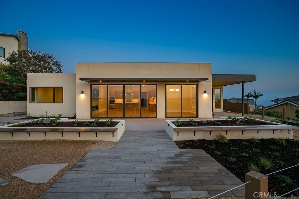 Backyard, Exterior, Facade, Modern