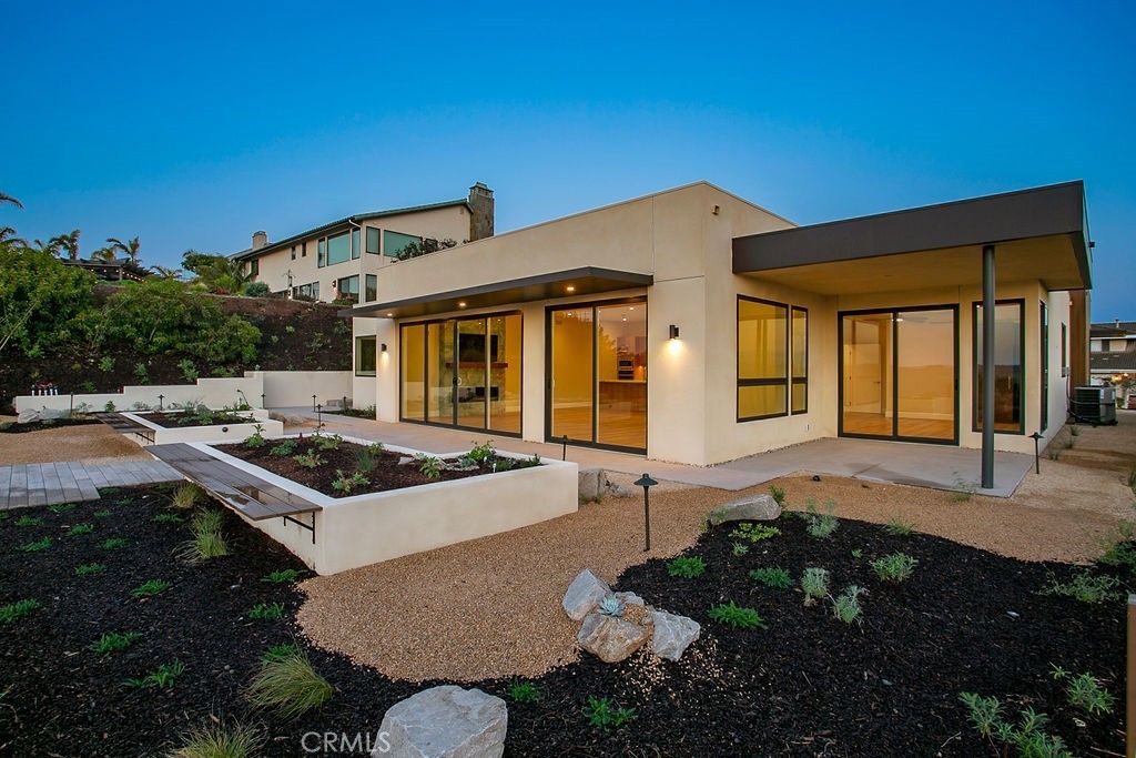 Backyard, Exterior, Facade, Modern