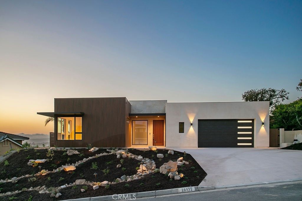 Attached, Exterior, Facade, Modern