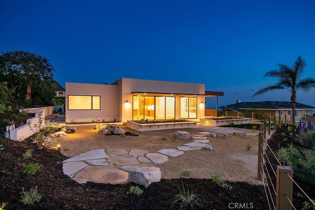 Backyard, Exterior, Facade, Modern