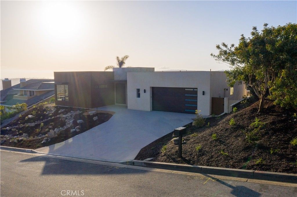Attached, Exterior, Facade, Modern