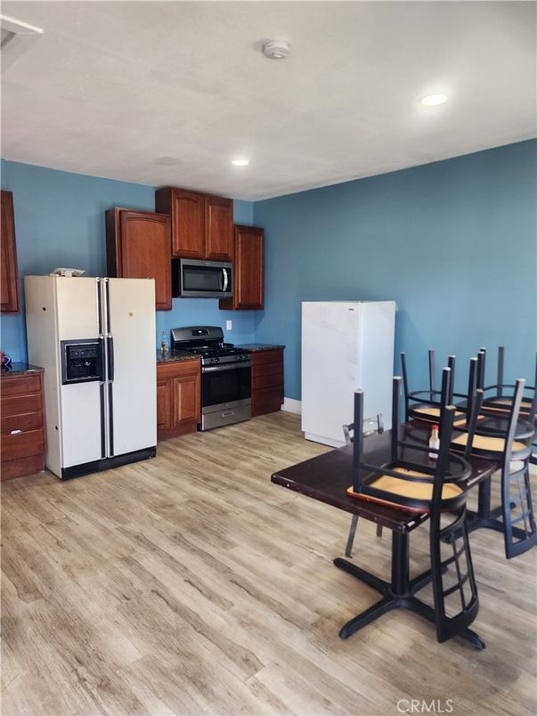 Dining room, Interior, Kitchen, Recessed Lighting, Wood Texture Flooring