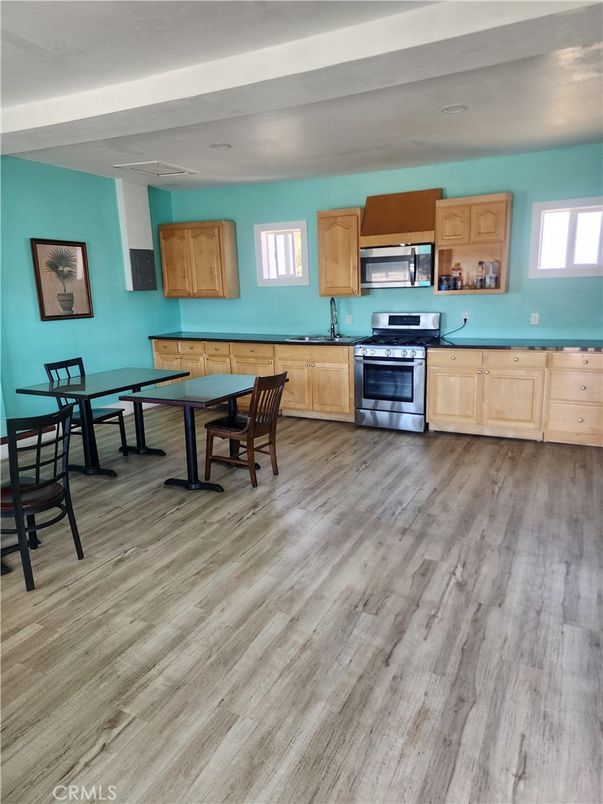 Dining room, Interior, Kitchen, Stainless Steel Appliances, Wood Texture Flooring