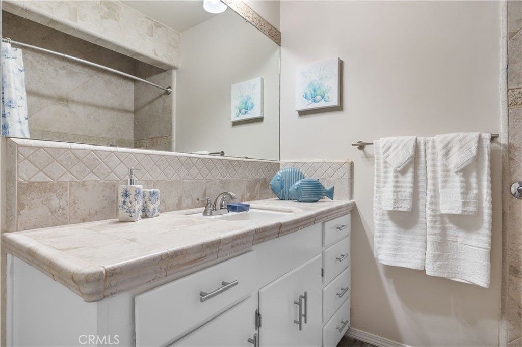 Bathroom, Interior, Tile Countertops