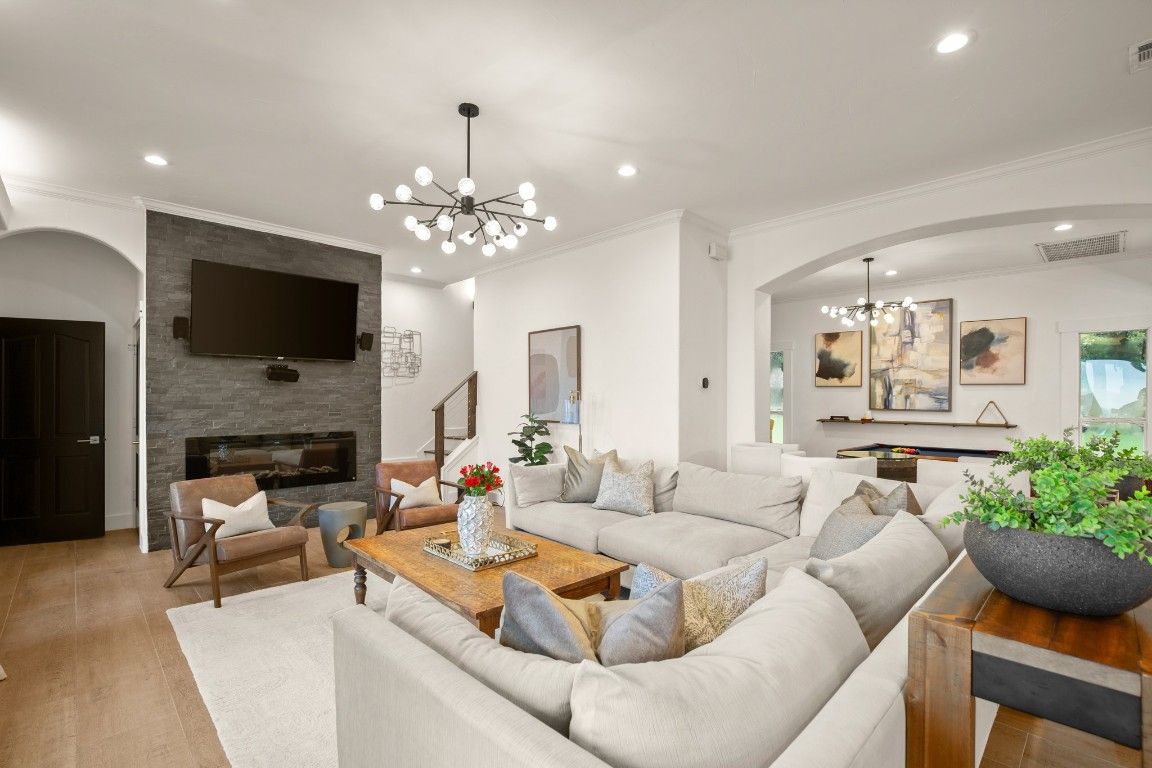 Fireplace, Interior, Living room, Pendant Lights, Recessed Lighting, Wood Texture Flooring