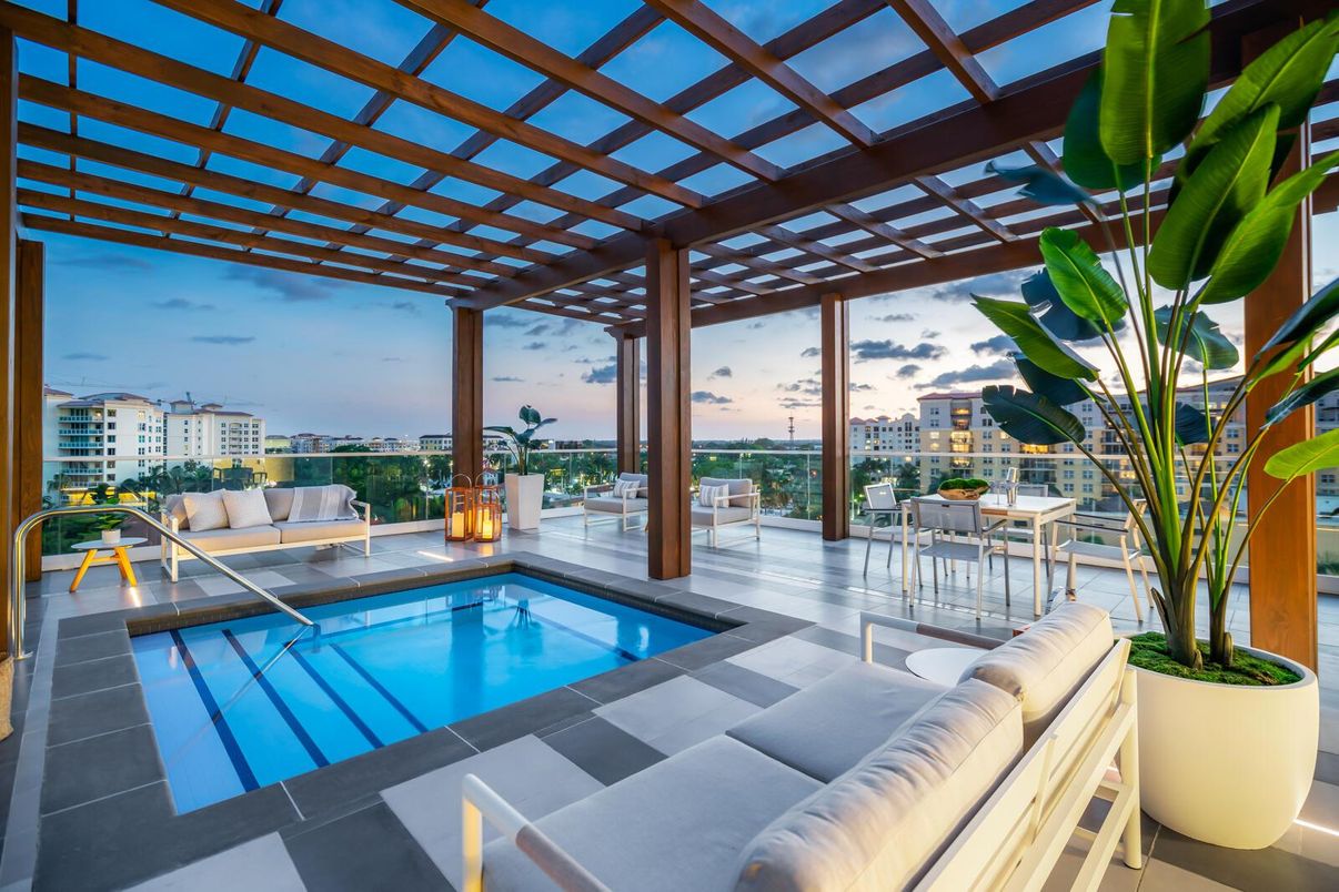 Exterior, Pool