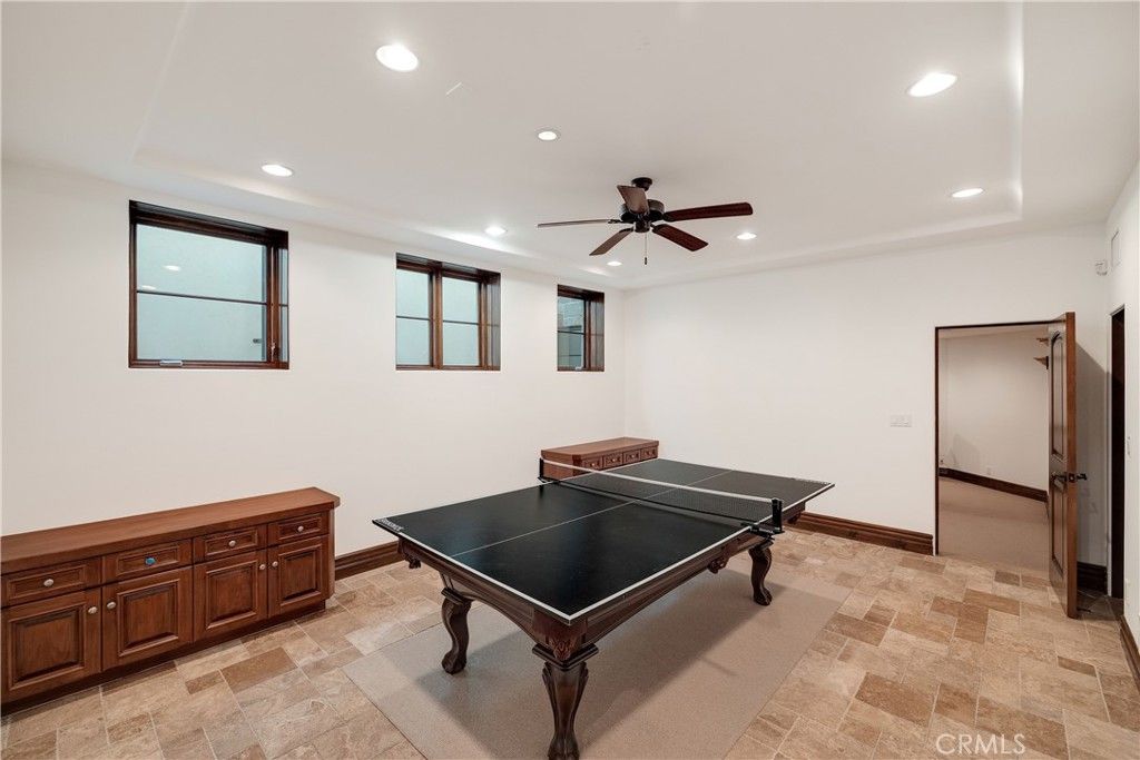 Game Room, Interior, Recessed Lighting