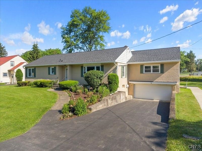 Attached, Exterior, Facade, Cape Cod