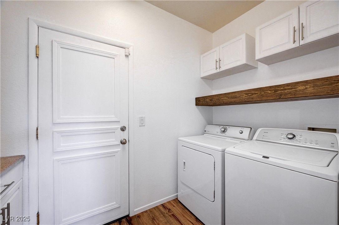 Interior, Washer, Wood Texture Flooring